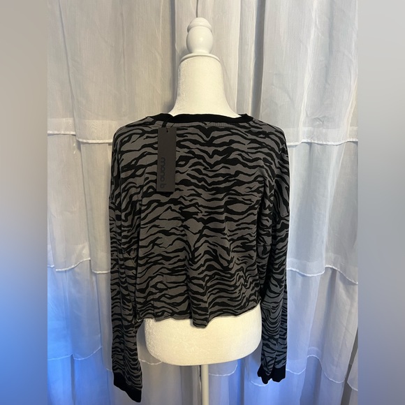 Mono B, size large, cropped, zebra, black and grey long sleeve, new with tag. - Picture 2 of 2